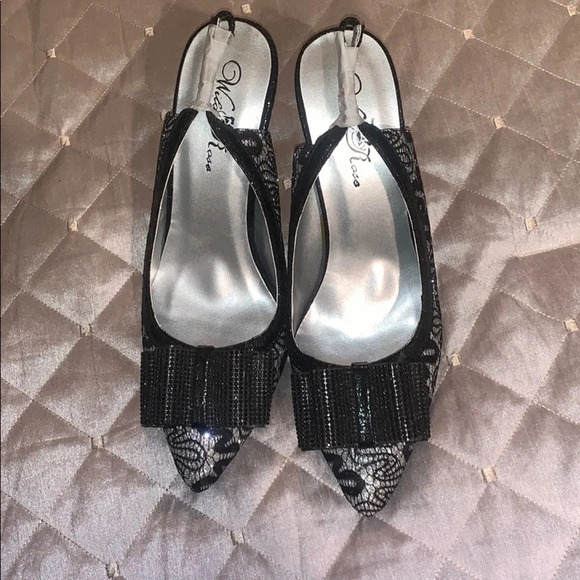 High heeled shoes - Picture 1 of 5